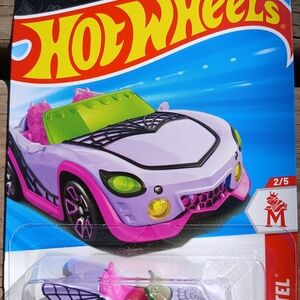 Mattel Hot Wheels Monster High Ghoul Mobile Pink and Green Car